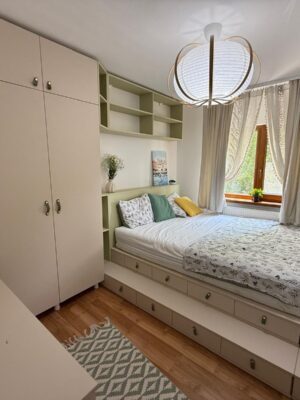 Dormitor realizat pe comanda, pentru un apartament bloc - Craiova